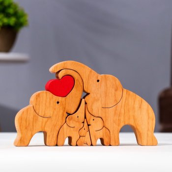 Статуэтка "Семья слонов" из дерева (21 х 14 х 3,5 см)