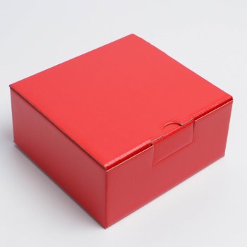 Подарочная коробка "Красный квадрат" (15 х 15 х 7 см)