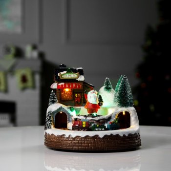 Новогодняя композиция с подсветкой и движущимися фигурками "Дед Мороз и поезд" (20 х 20 х 16 см)