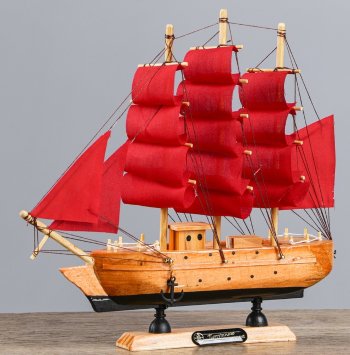 Модель корабля "Алые паруса" (23 x 22 x 5 см)