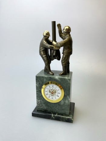 Часы "Нефтяник-бурильщики", бронза, змеевик