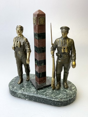 Статуэтка "Погранвойска России и СССР", бронза, змеевик (22 см)
