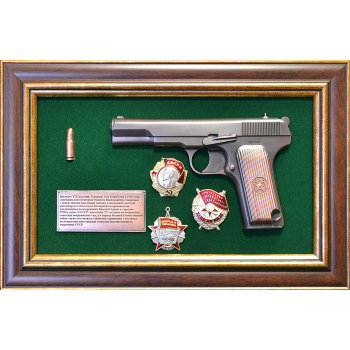 Настенное панно с пистолетом ТТ и наградами СССР в подарочном футляре