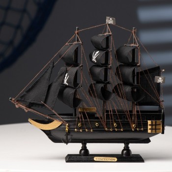 Модель пиратского корабля "Весёлый Роджер" (24 х 22 х 6 см)