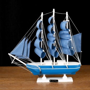 Модель корабля "Голубые паруса" (31 х 31 х 6 см)