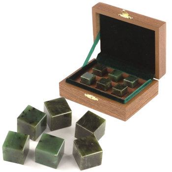 Камни для охлаждения виски из нефрита в подарочной коробке (6 кубиков)