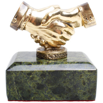 Статуэтка "Рукопожатие" (бронза, змеевик, г. Златоуст, 9 х 8,5 х 6 см)