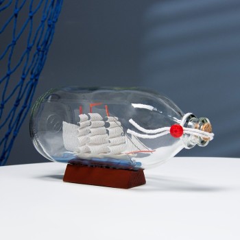 Сувенирный кораблик с белыми парусами в бутылке (18 см)