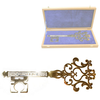 Сувенирный ключ "Счастья в дом" из латуни с позолотой в футляре (28,5 см, Златоуст)