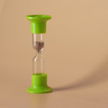Песочные часы на 5 минут с пластиковыми ножками (Россия)
