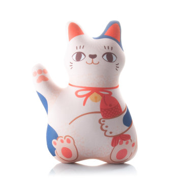 Подушка-игрушка "Котик Манэки-нэко" (27 х 20 х 8 см)