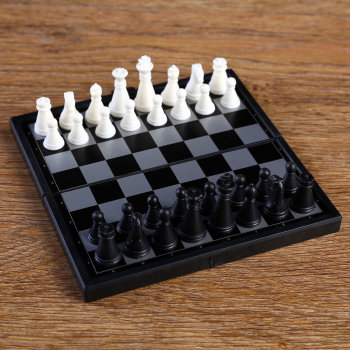 Дорожные шахматы на магните (13 х 6,5 х 2 см)