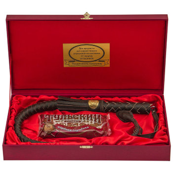 Подарочный набор "Кнут и пряник" в футляре красного цвета (40 х 22 х 7 см)