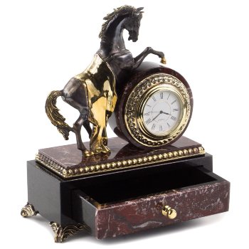 Настольные часы "Вздыбленный конь" из змеевика и креноида (18 х 9,5 х 11,5 см)