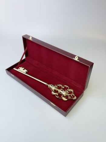 Сувенирный ключ в футляре, латунь (41 см)