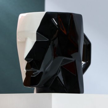 Кружка "Чёрно-белая голова" из керамики (500 мл)
