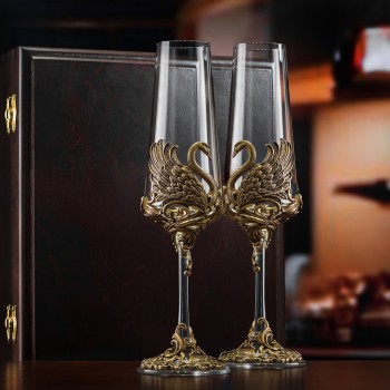Набор из двух бокалов для шампанского "Лебеди" из стекла и латуни в шкатулке (160 мл)