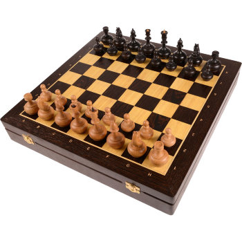 Шахматы в ларце из массива венге с фигурами из бука (43,5 х 43,5 х 6 см)