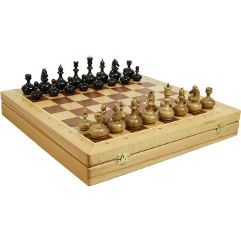 Шахматы в ларце из массива бука с фигурами из бука (43,5 х 43,5 х 6 см)