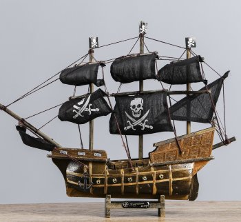 Модель пиратского корабля (33 х 29 х 8 см)