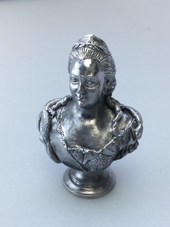 Бюст Екатерины II, олово (10,5 см)