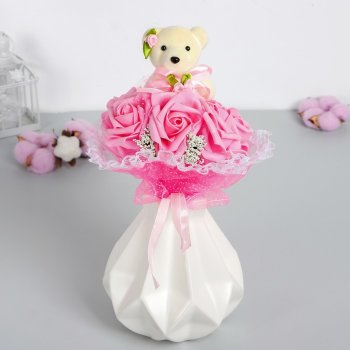 Букет из игрушек "Мишка" с розовыми цветами