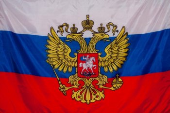 Флаг России с гербом из флажной сетки (135 х 90 см)